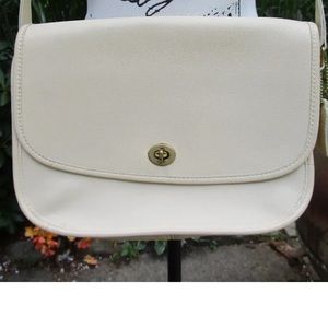 Vintage Coach smooth leather shoulder bag in ivory.